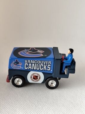 3/$25💙Vancouver Canucks Zamboni Toy 1992